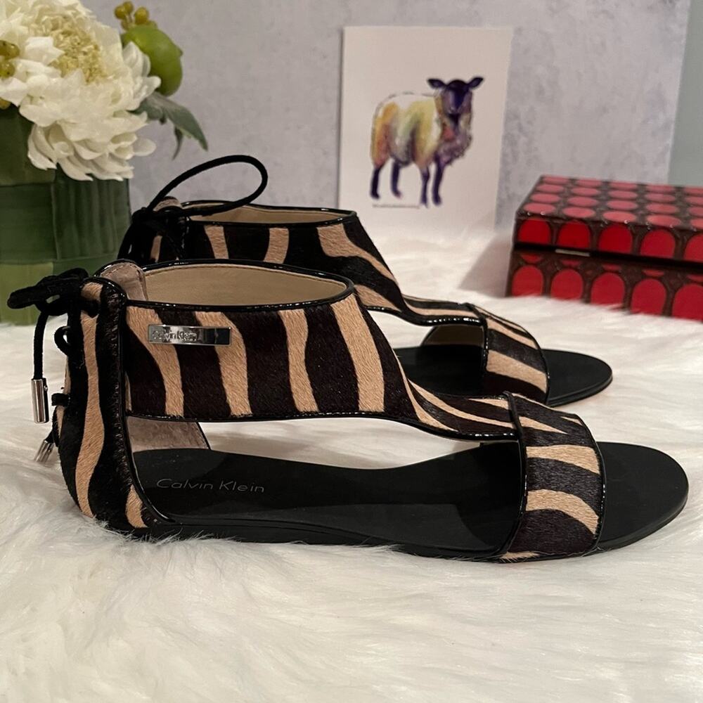 NEW Calvin Klein Searra Haircalf Leather Corset Tie Flat Sandals Size 5 NWOB - Picture 2 of 14